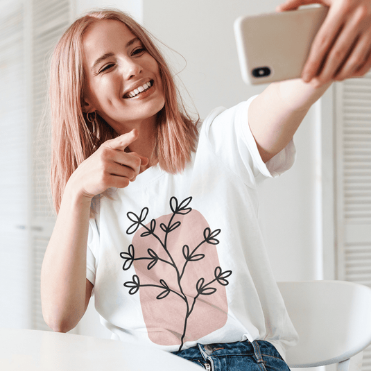 Тениска Флорално докосване – Мекота и стил 🎀