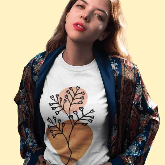 Тениска Пленителни цветя – Фина естетика 💖🌼